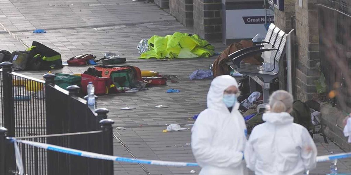 Mattanza sul treno: 11 feriti in Uk Mattanza sul treno: 11 feriti in Uk