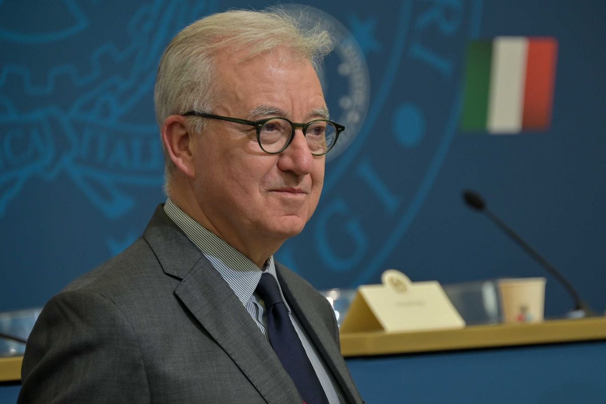 Mantovano non ci sta: «I pieni poteri ce li hanno le Procure non certo il governo»