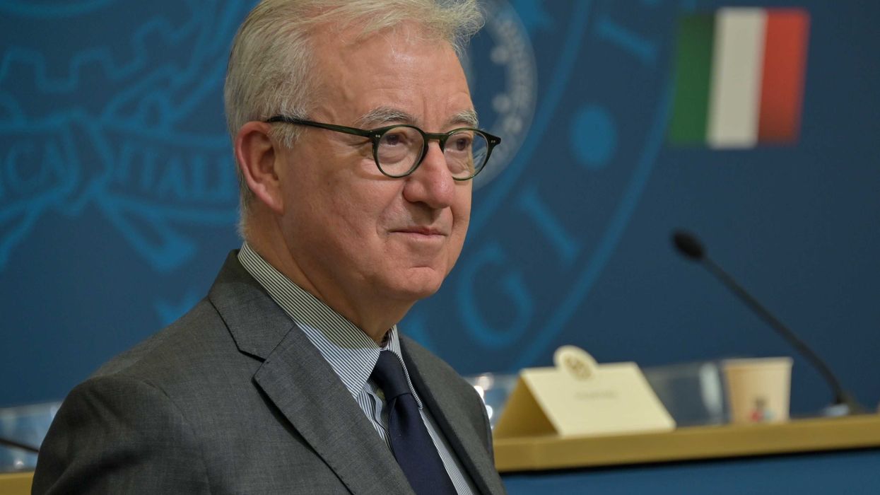 Mantovano non ci sta: «I pieni poteri ce li hanno le Procure non certo il governo»