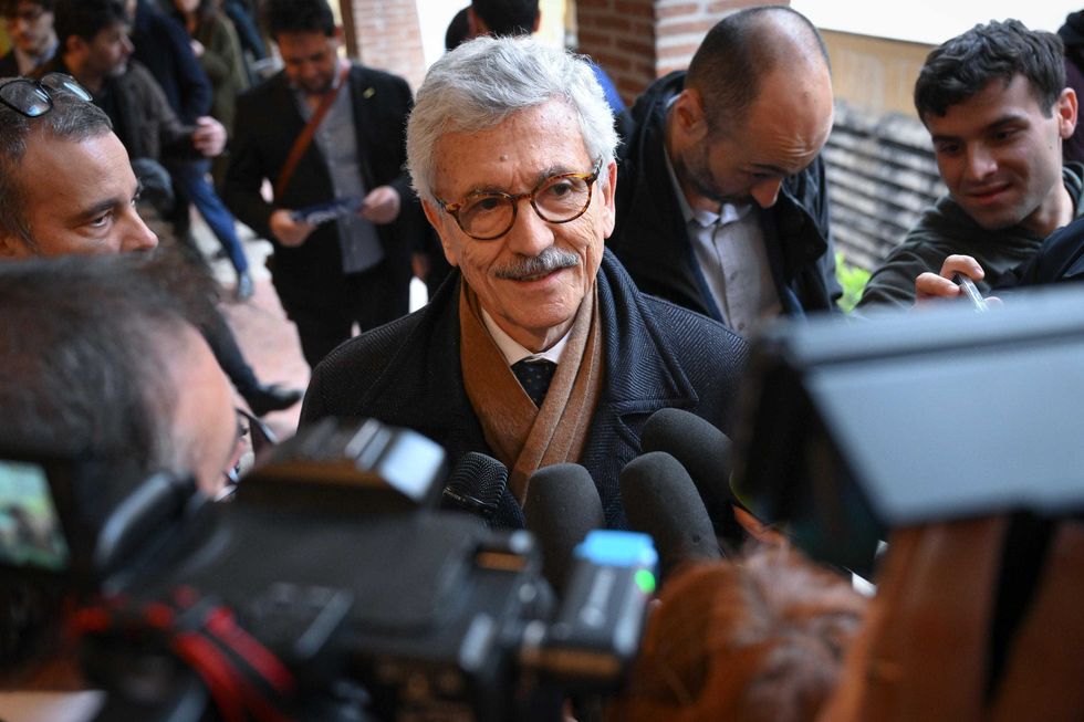 Baffino riscrive la storia per aiutare i cinesi