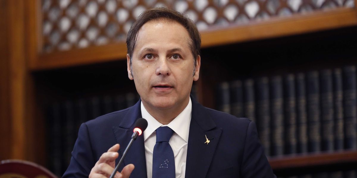 Doppio assalto dei giudici al governo. I casi Almasri e Siri alla Consulta