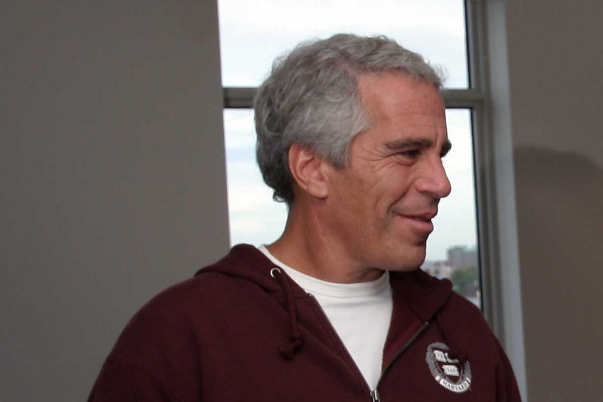 Sfida all’ultimo voto per la pubblicazione delle mail di Epstein. Chi trema di più?