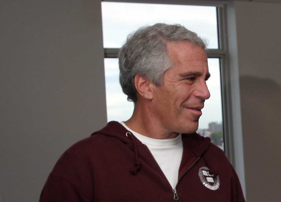 Sfida all’ultimo voto per la pubblicazione delle mail di Epstein. Chi trema di più?