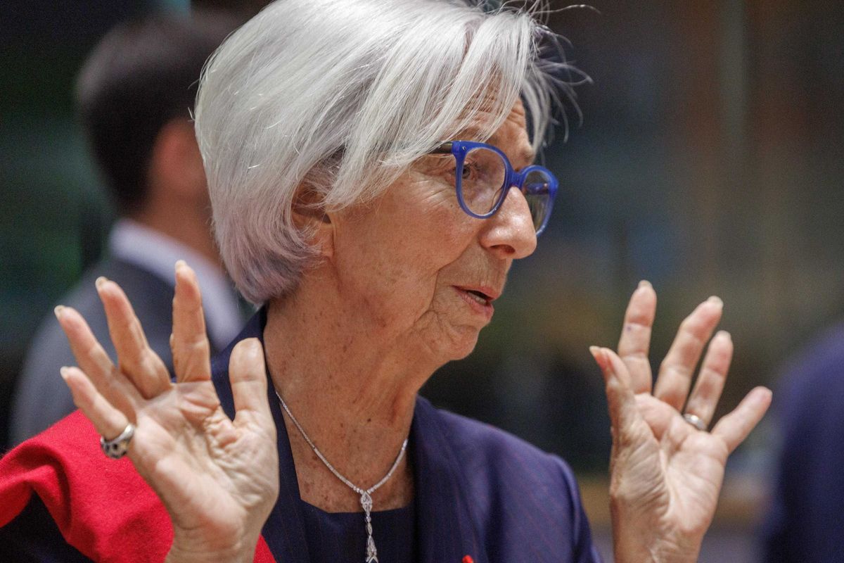 Lagarde spudorata: «Parigi meglio di Roma»
