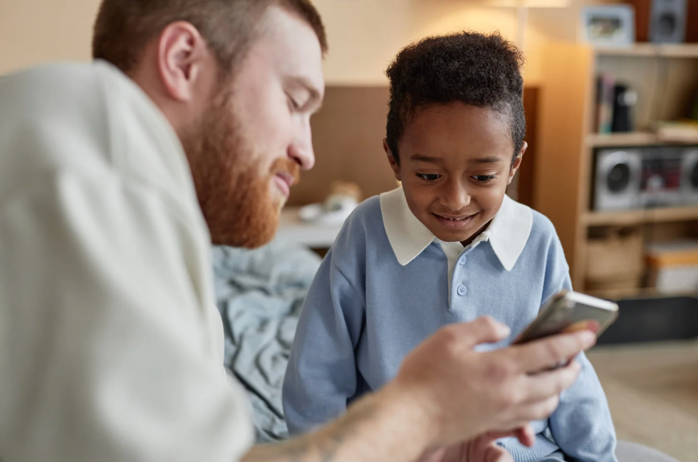 911, teaching kids to use the phone, teaching kids emergencies, emergency responders, positive news