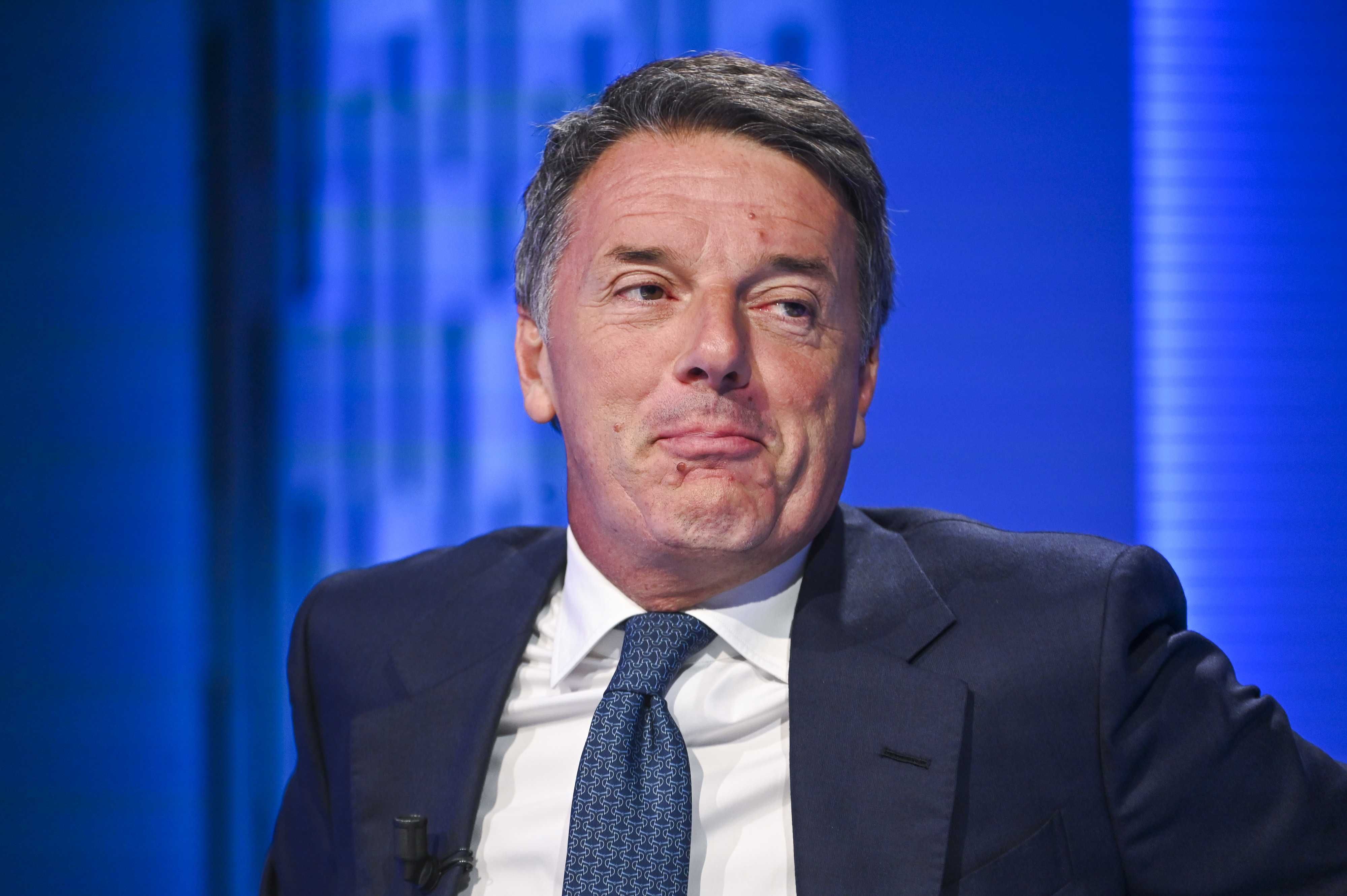 Ennesima giravolta di Renzi. Fa il supporter dei giornalisti e poi riprova a imbavagliarci