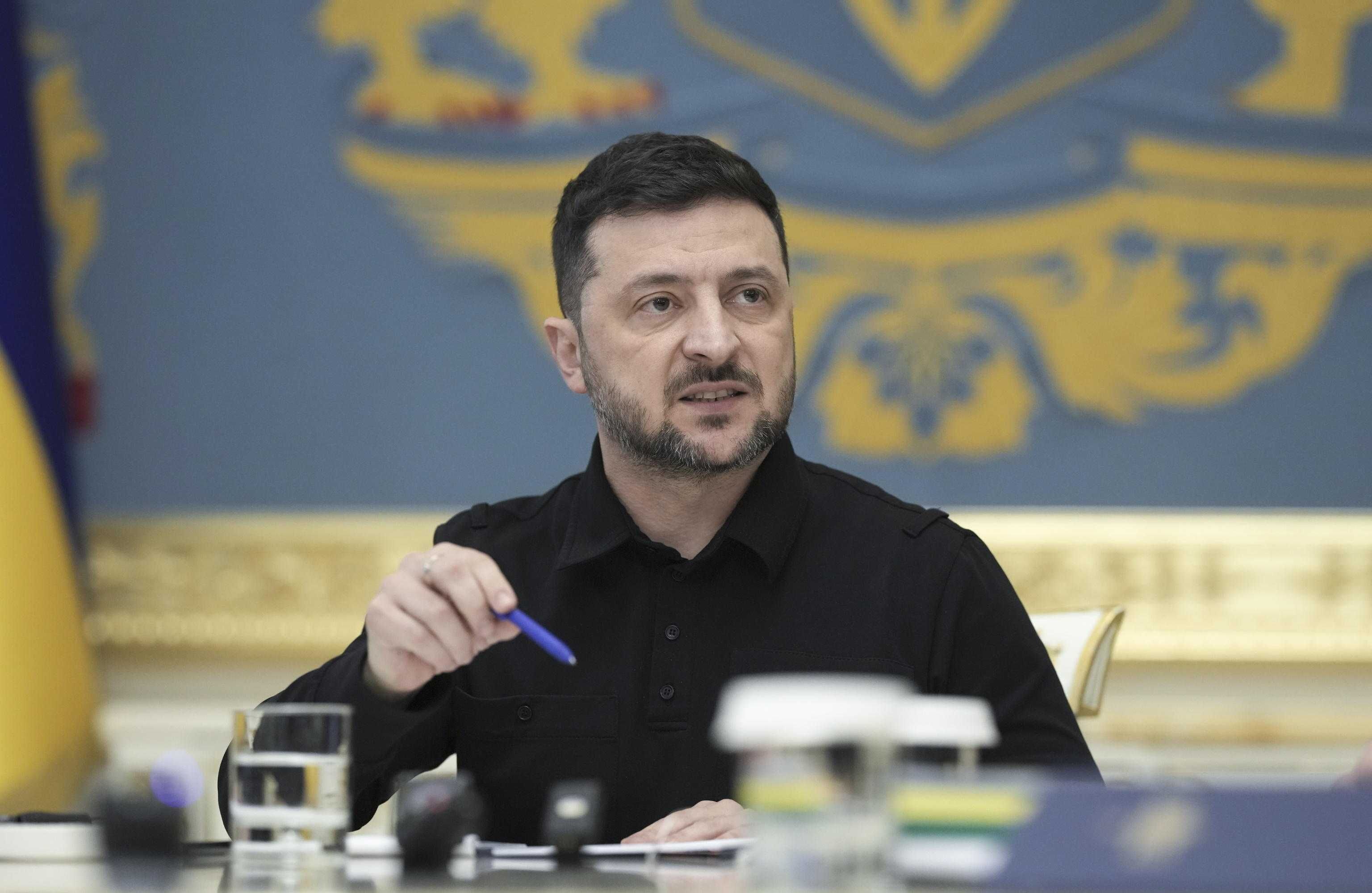 Il suo armadio di scheletri era aperto. Eppure Zelensky è stato trattato da eroe