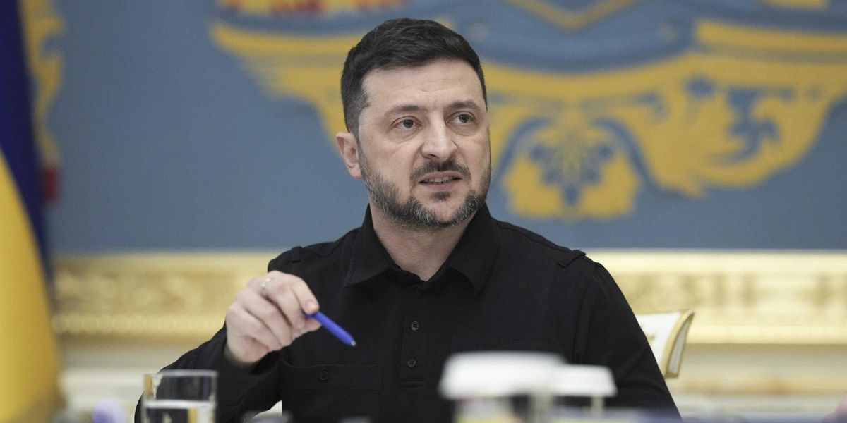 Il suo armadio di scheletri era aperto. Eppure Zelensky è stato trattato da eroe Il suo armadio di scheletri era aperto. Eppure Zelensky è stato trattato da eroe