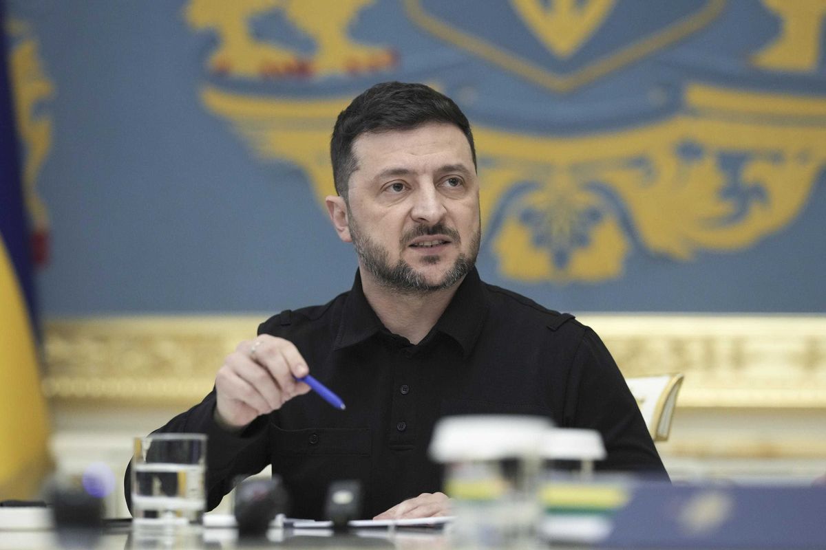 Il suo armadio di scheletri era aperto. Eppure Zelensky è stato trattato da eroe