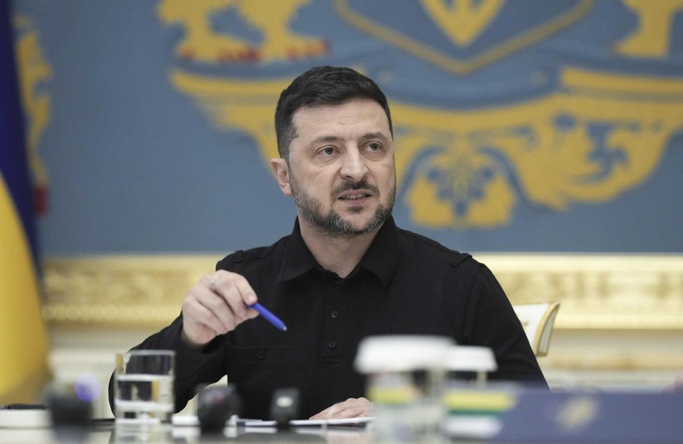 Il suo armadio di scheletri era aperto. Eppure Zelensky è stato trattato da eroe
