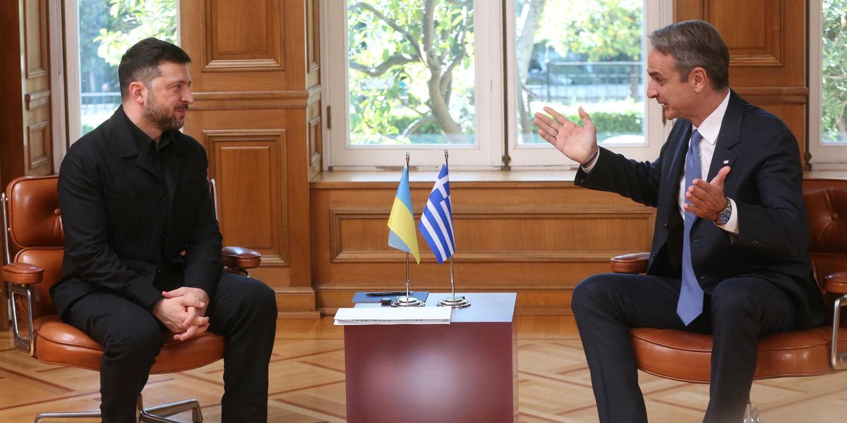 Zelensky a zonzo in Europa
per chiedere i nostri soldi Zelensky a zonzo in Europa
per chiedere i nostri soldi