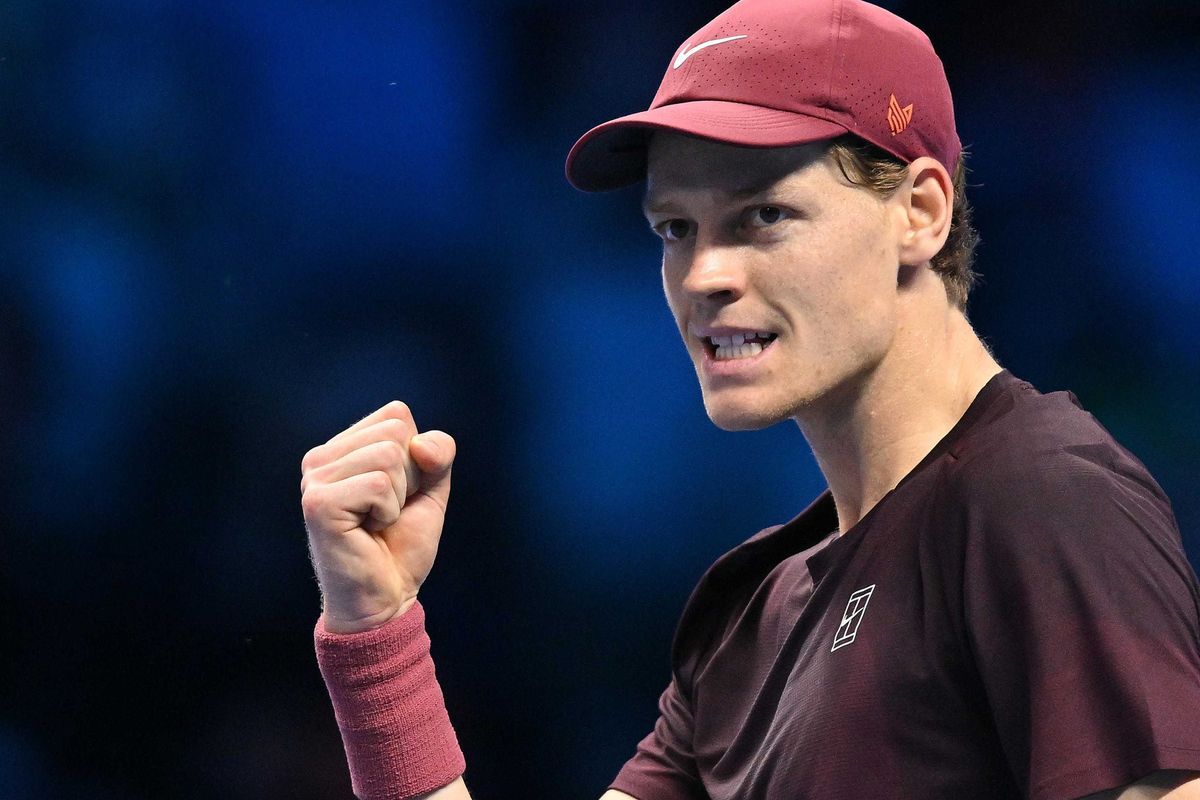Alcaraz abbattuto. Sinner è implacabile e mette di nuovo in bacheca le Finals