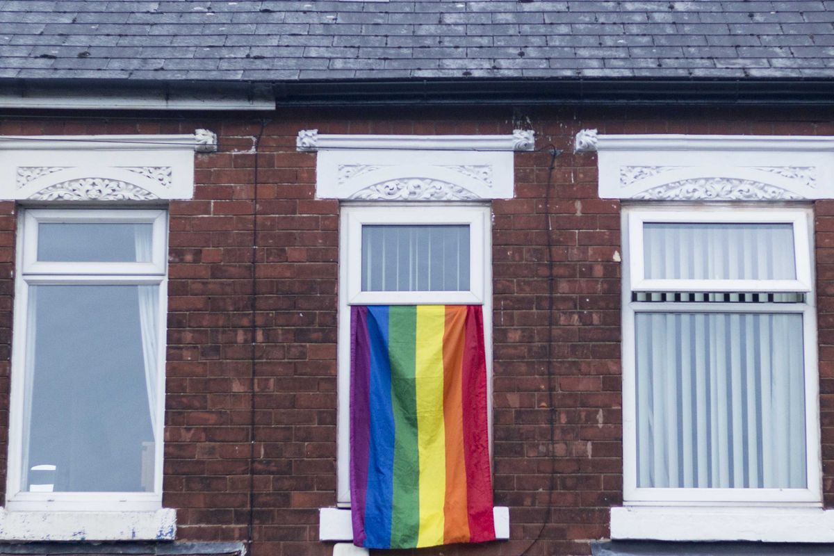 La discriminazione al contrario: «Qui si affitta solo a donne e gay»