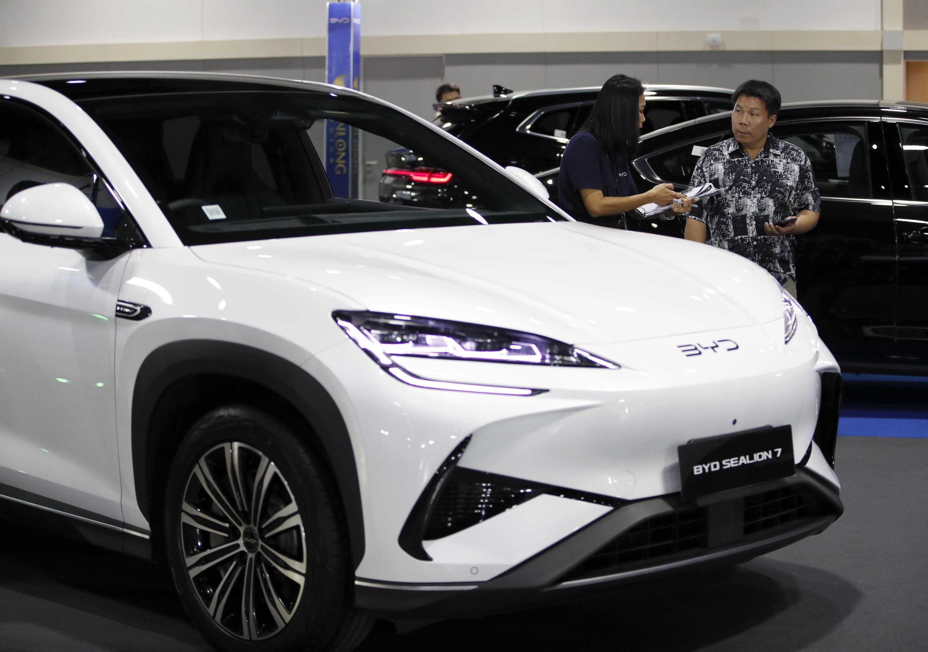 Produrre in Italia si può: Byd si prende i fornitori lasciati a piedi da Stellantis