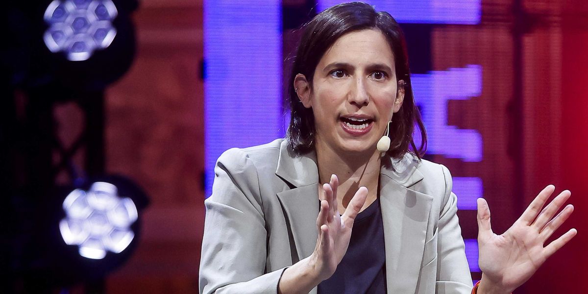 La Schlein lancia la lotta di classe contro chi guadagna 2.500 euro La Schlein lancia la lotta di classe contro chi guadagna 2.500 euro