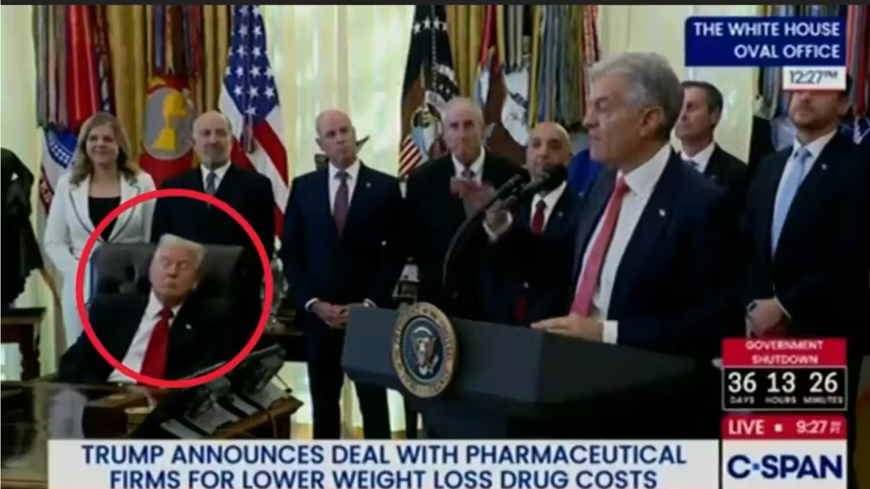 Dozing Don: Trump 'Struggles For 20 Minutes' To Stay Awake At Oval Office Event