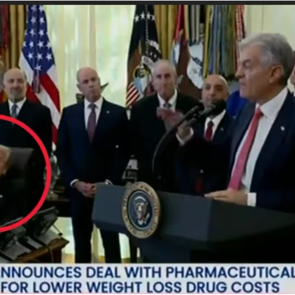 Dozing Don: Trump 'Struggles For 20 Minutes' To Stay Awake At Oval Office Event