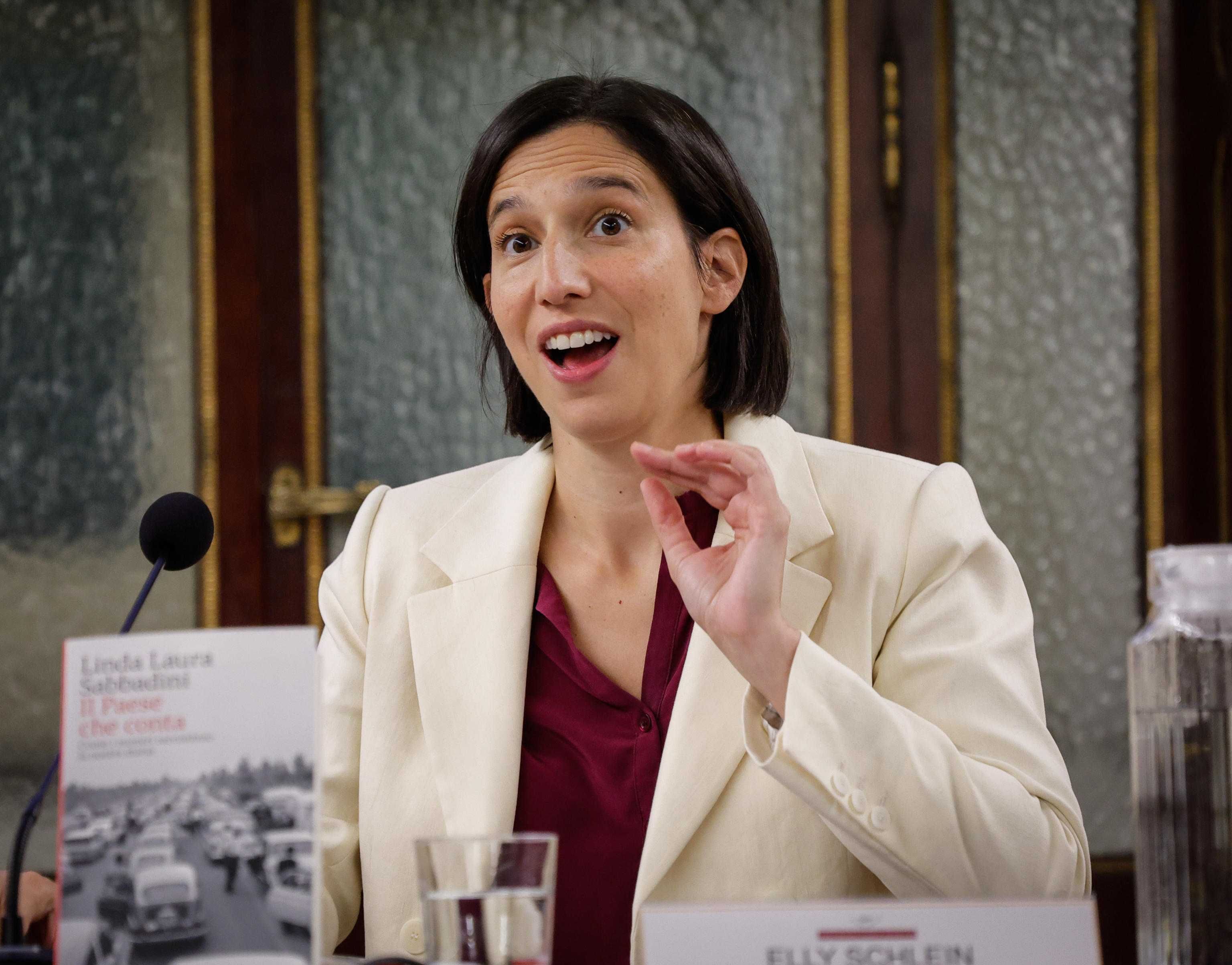 Il Pd chiede di punire chi sostiene l'economia del Paese