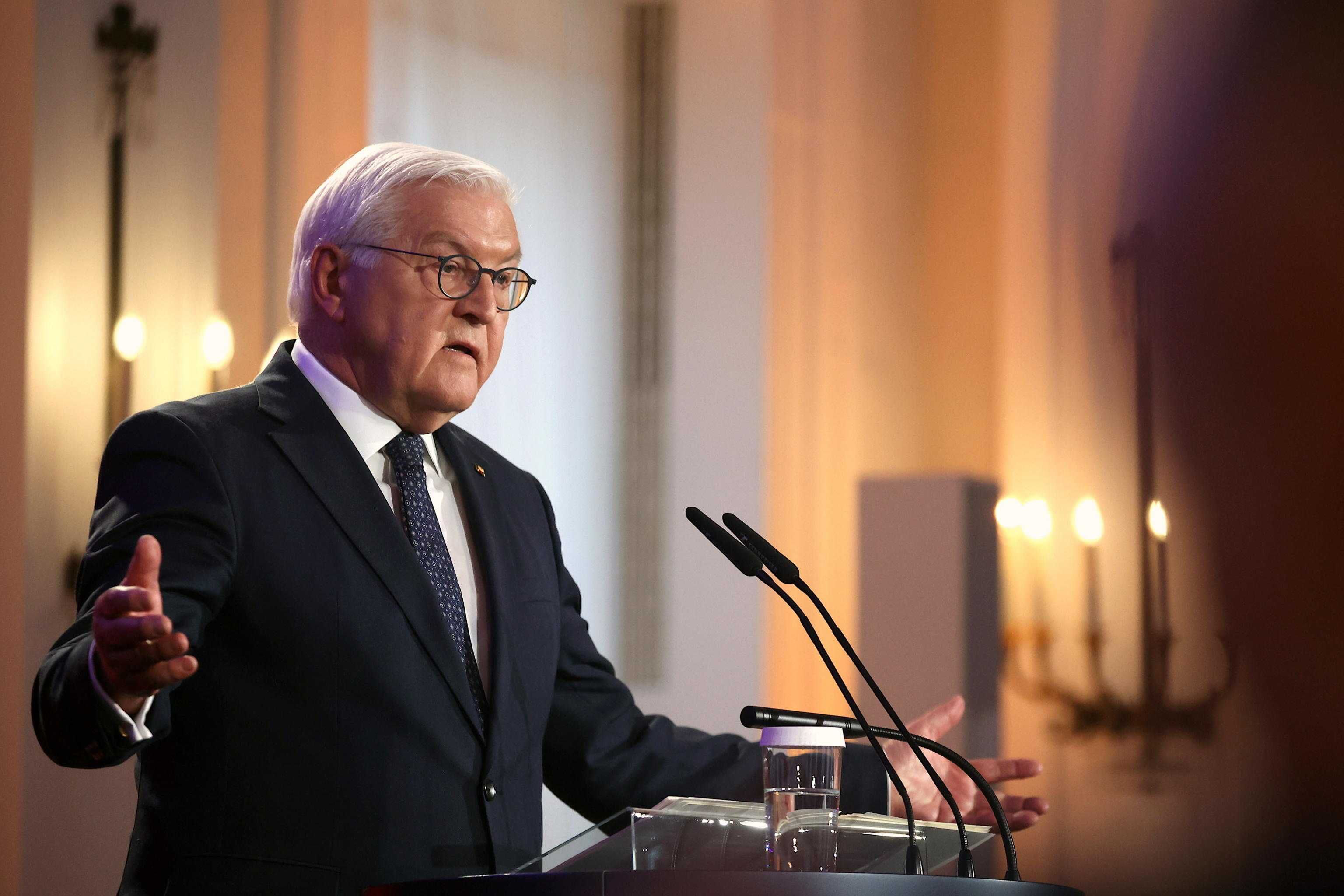 Afd vola ma le istituzioni fanno muro. «Partito aggressivo, rischia il divieto»