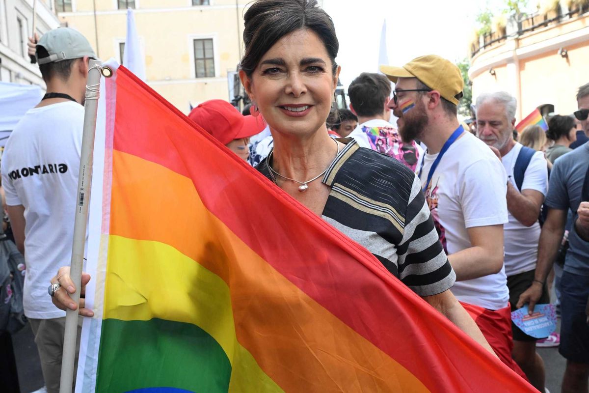 Politica lunare, parla di consenso ma trascura la vera emergenza