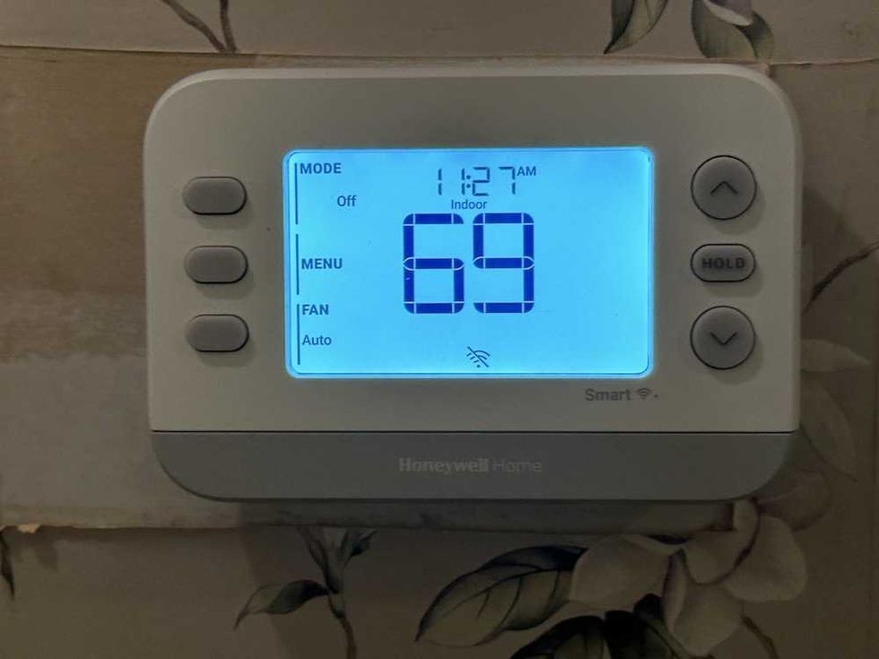 photo of Honeywell Home X2S Smart Thermostat  installed and operating.