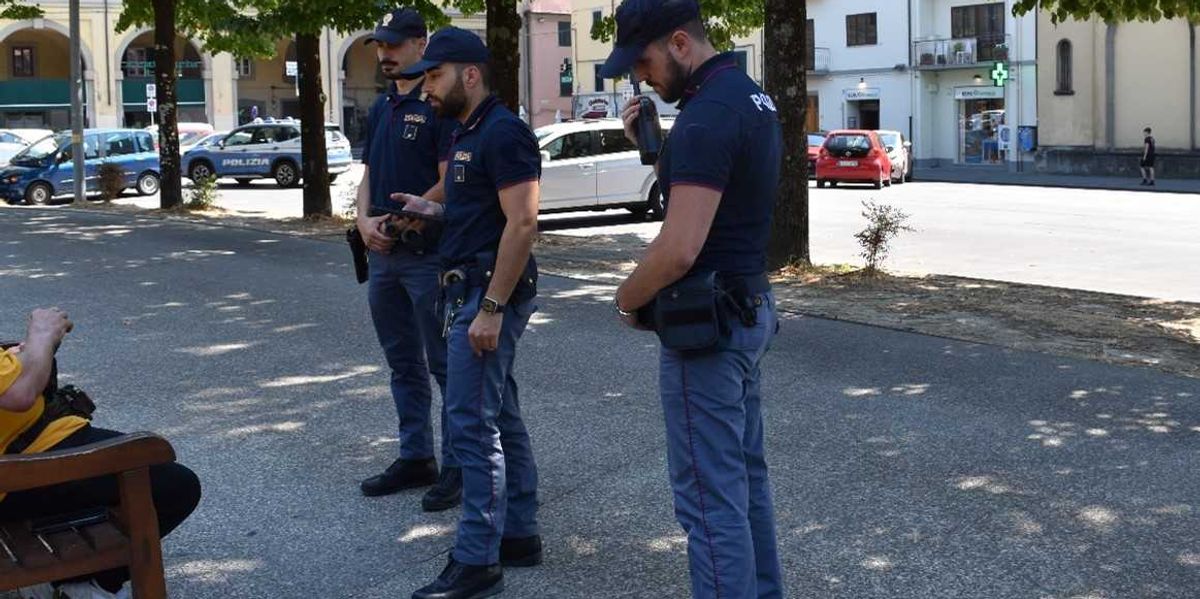 Faide etniche a Prato. Scontri fra bande con machete e pistola Faide etniche a Prato. Scontri fra bande con machete e pistola