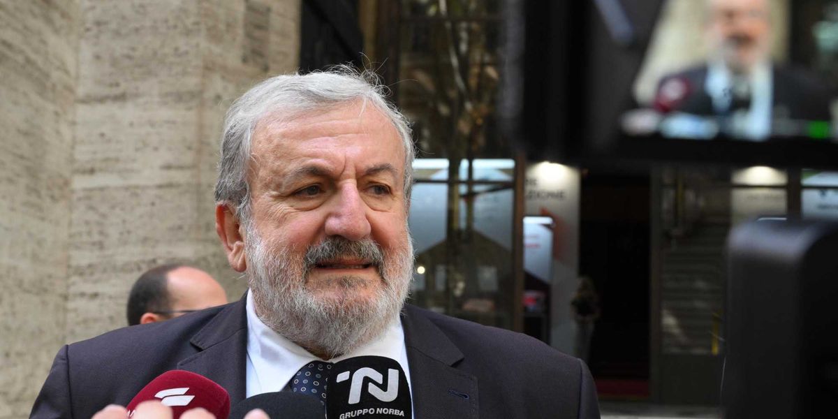 Emiliano rivuole la toga e più soldi