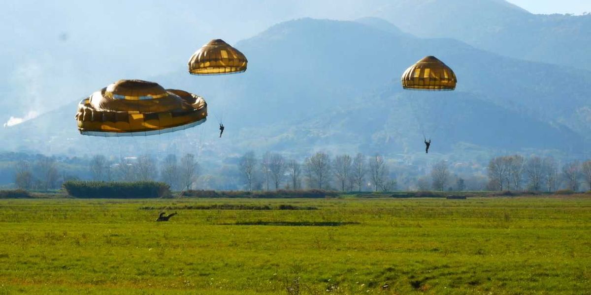 Operazione «Mangusta» 2025: la «Folgore» si esercita in Toscana Operazione «Mangusta» 2025: la «Folgore» si esercita in Toscana