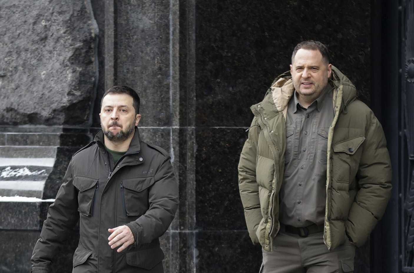 Zelensky braccato per Tangentopoli. Si dimette il braccio destro Yermak