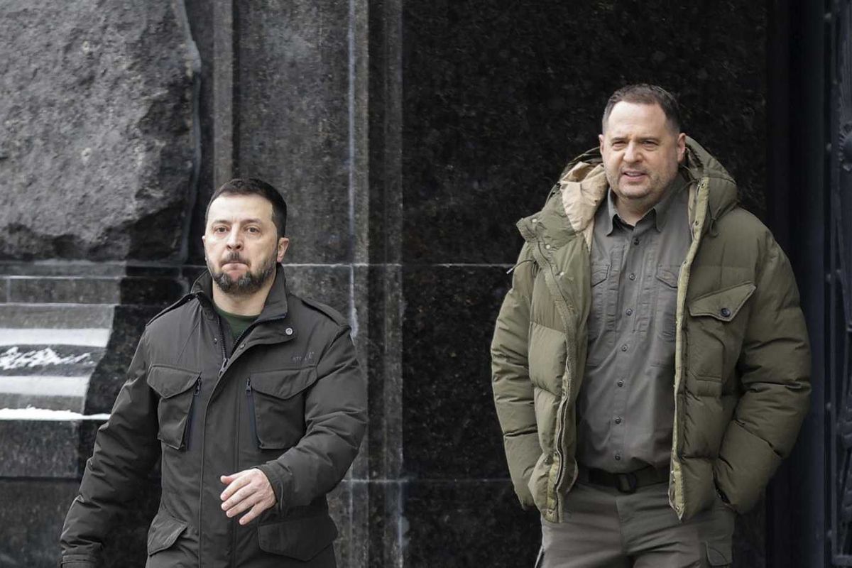 Zelensky braccato per Tangentopoli. Si dimette il braccio destro Yermak