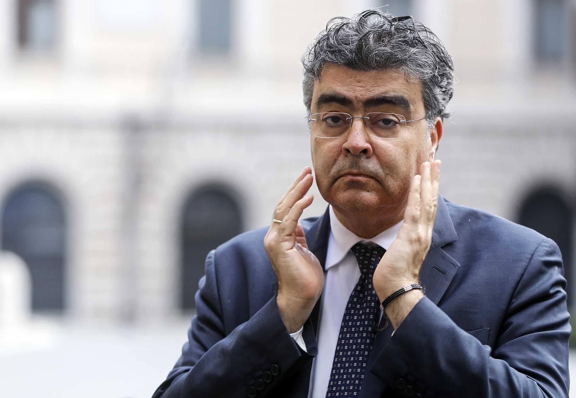 Fiano vede «nero» e diventa un censore. Vanno bene solo i dogmi progressisti