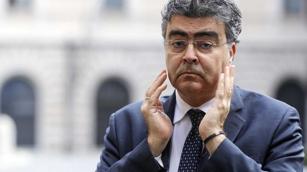 Fiano vede «nero» e diventa un censore. Vanno bene solo i dogmi progressisti