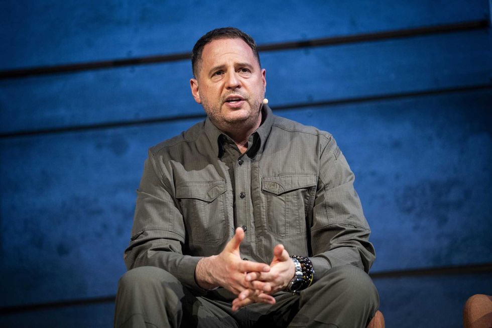 Ucraina, Yermak ora fa l’eroe incompreso: «Sono disgustato: vado al fronte»