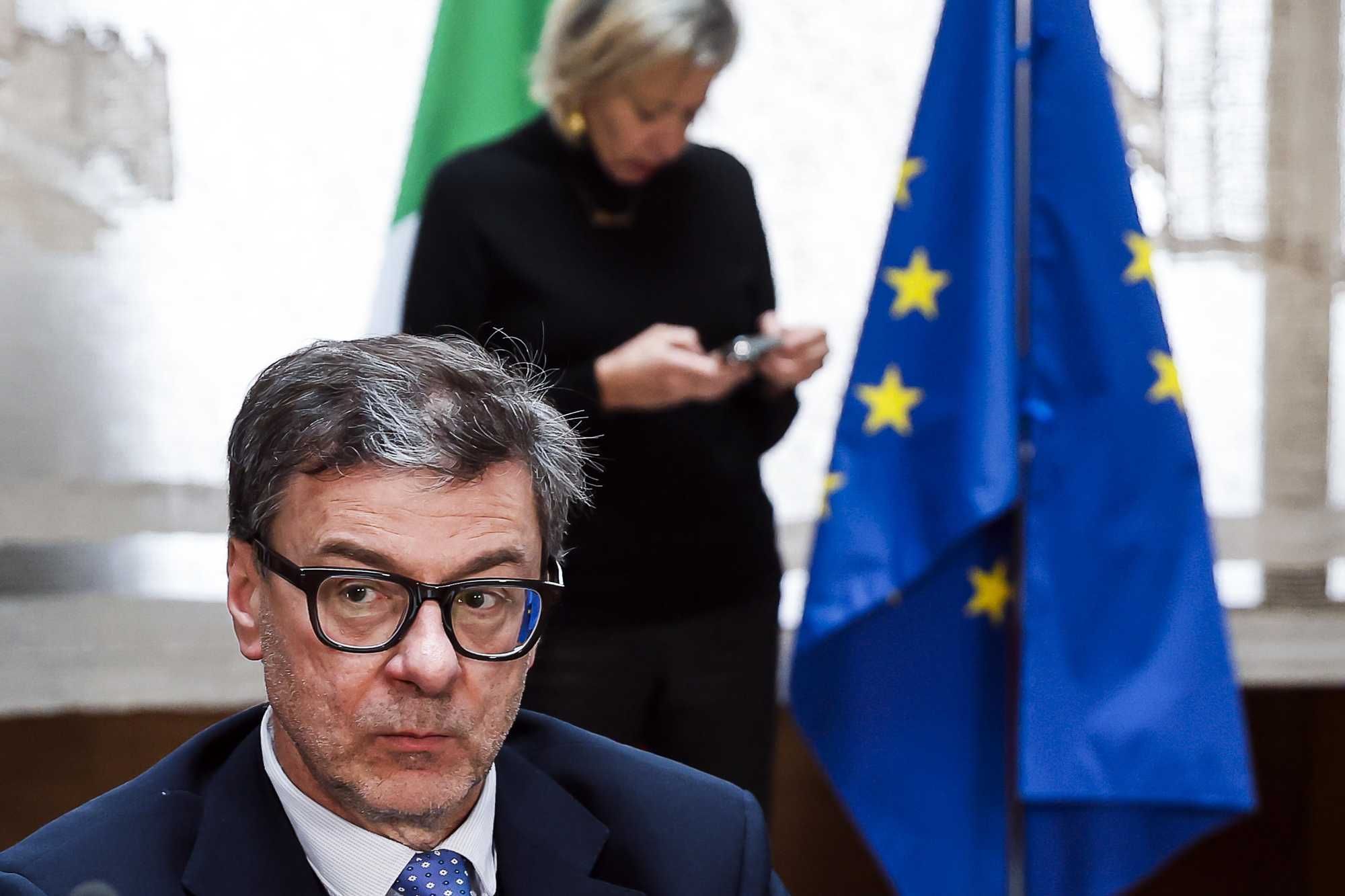 Il governo insiste su oro e bonus scuola