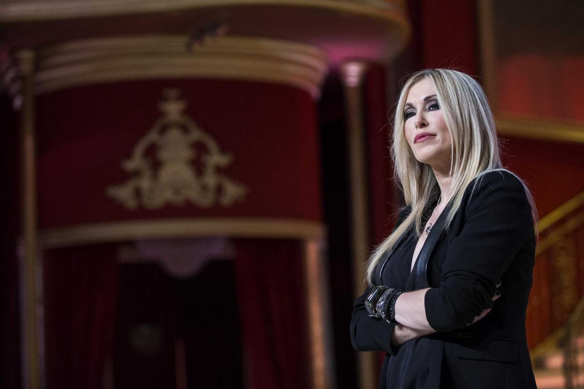 Roberta Bruzzone: «Vi seduce e poi vi controlla. Così funziona un narcisista»