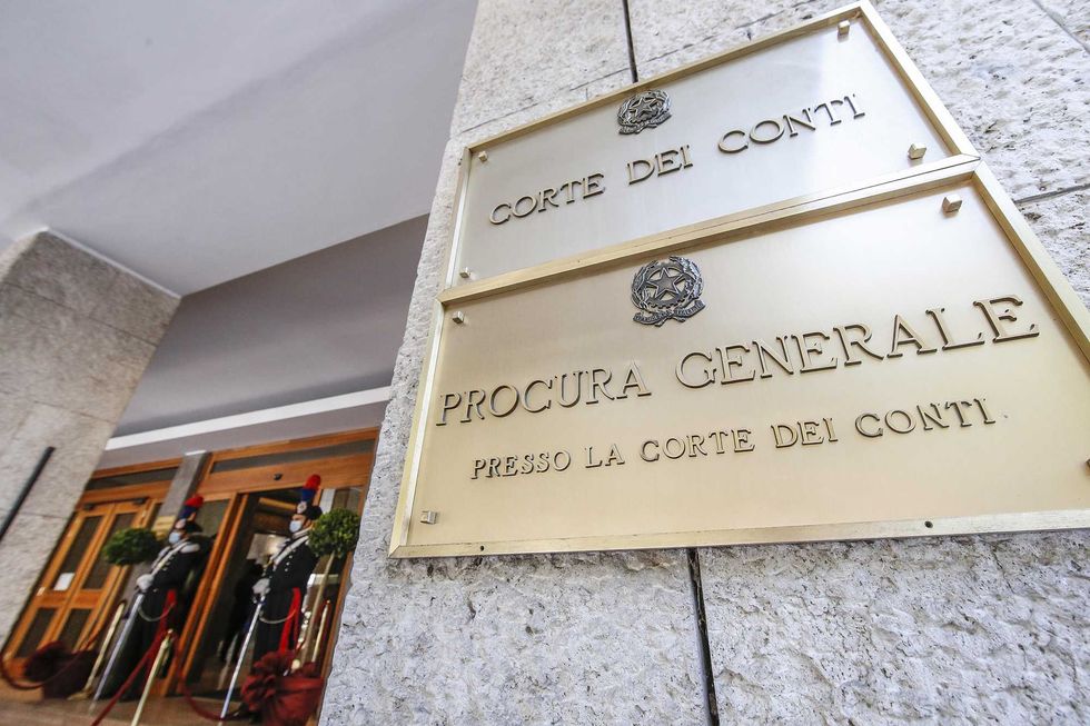 La Consulta «sgrida» la Corte dei Conti. Superfluo il ricorso sulle pensioni