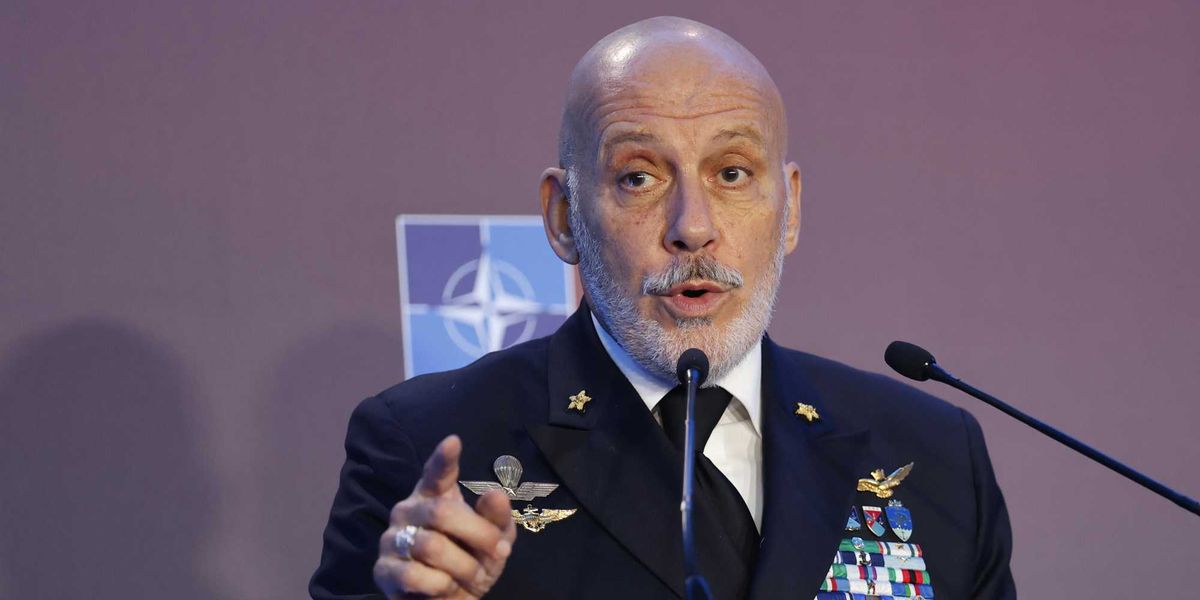 Follia Nato: guerra preventiva a Putin Follia Nato: guerra preventiva a Putin