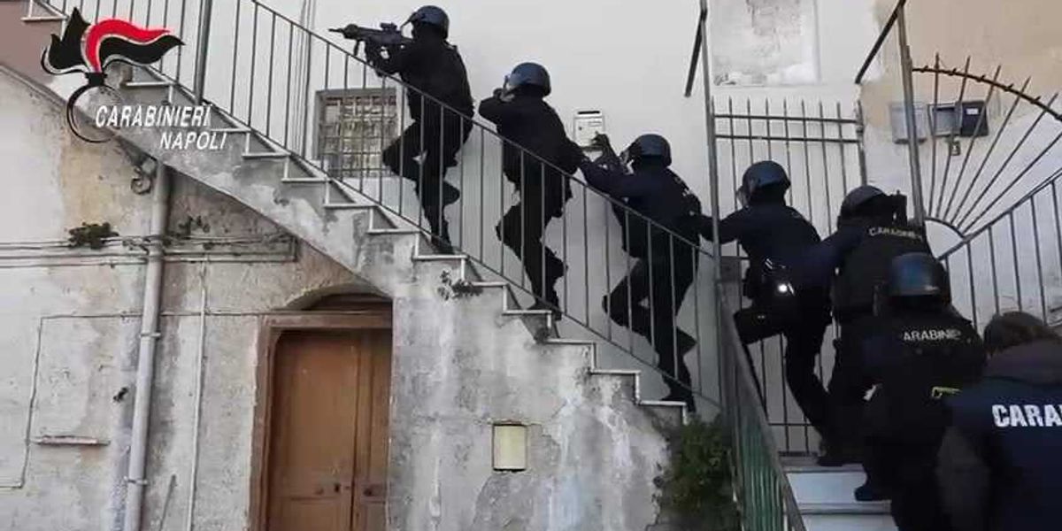 napoli colpo dei carabinieri e della dda alla camorra