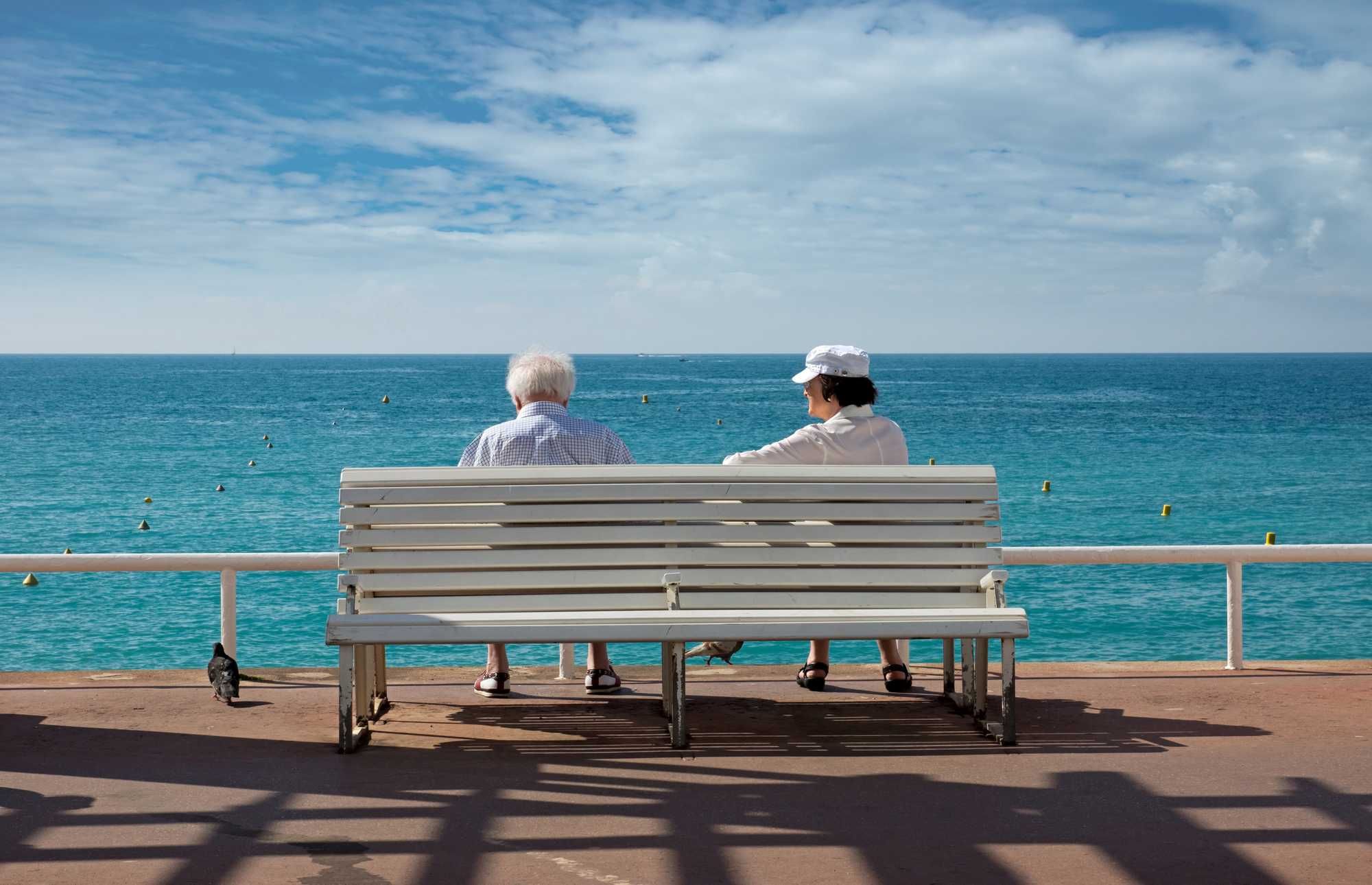 La Francia fa cassa con gli espatriati Usa: «Basta sanità gratis, a casa vostra si paga»