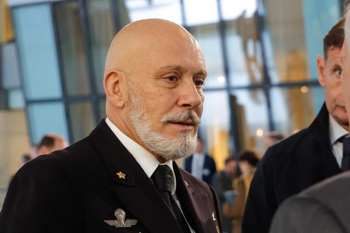 Cavo Dragone frena sui cyberattacchi. Meloni lo fulmina: «Misurare le parole»