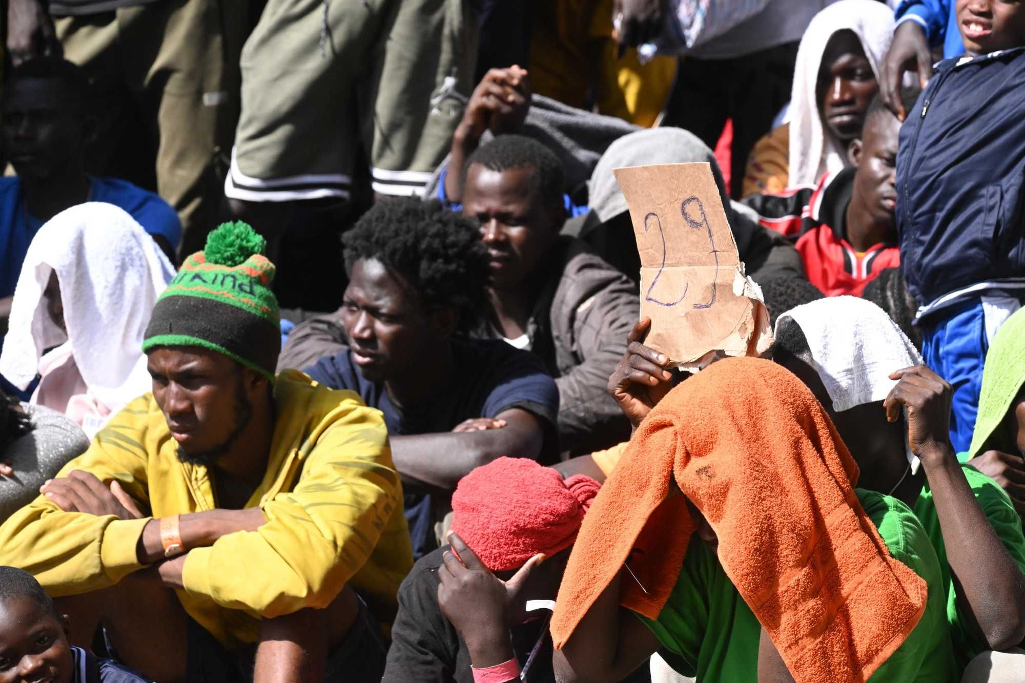 L’Ue alza i dazi a chi non riprende i migranti