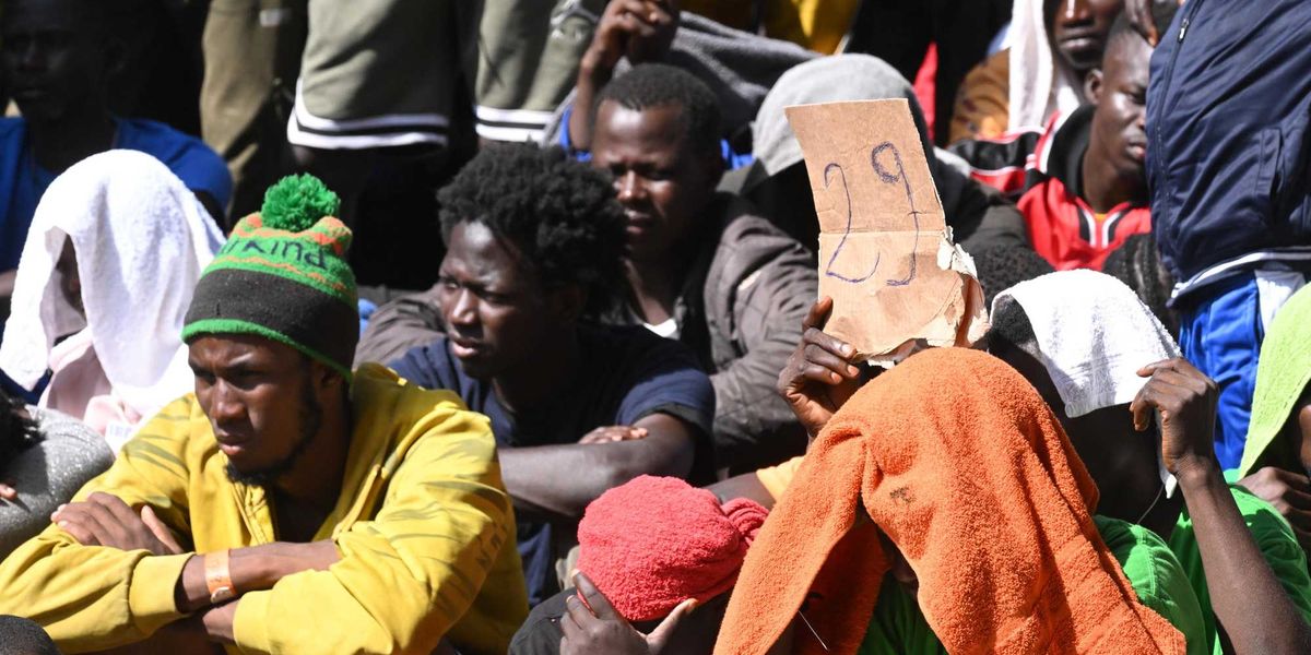 L’Ue alza i dazi a chi non riprende i migranti