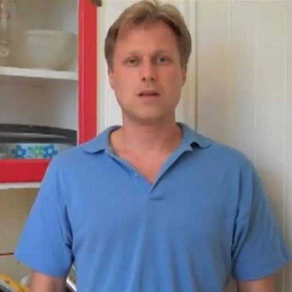 Snoop Dogg shared this man's awkward online cooking show and now people are absolutely hooked