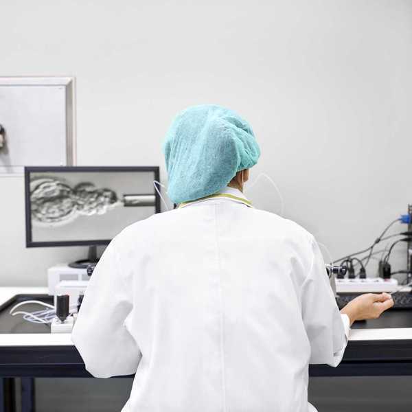 L’Oms chiede assistenza sanitaria per le coppie Lgbt «non fertili»