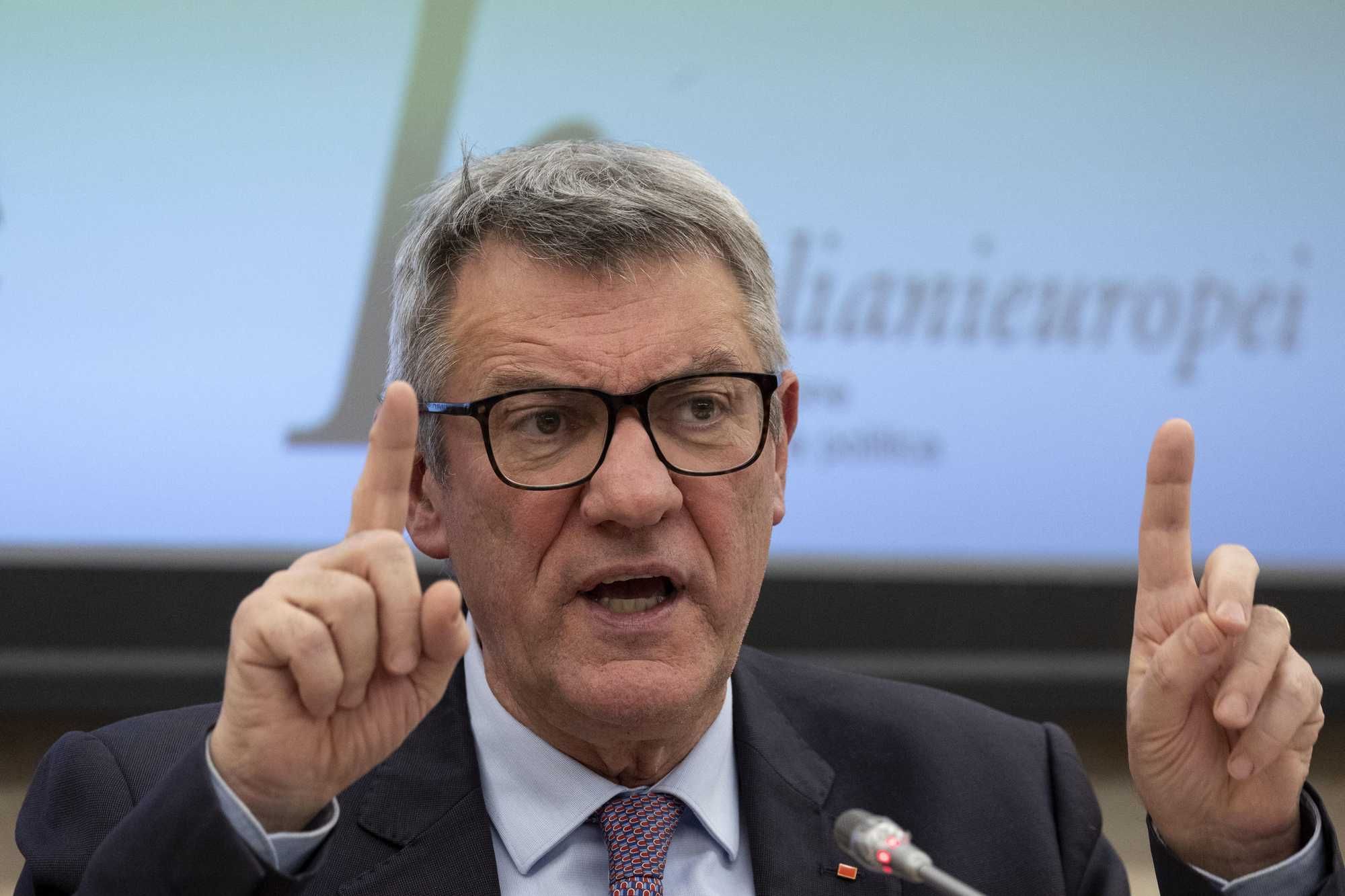 I «pacifisti» della Cgil picchiano i lavoratori