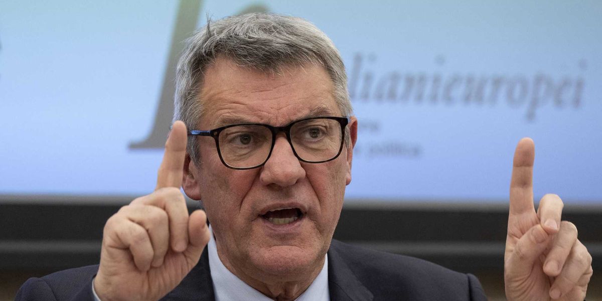 I «pacifisti» della Cgil picchiano i lavoratori I «pacifisti» della Cgil picchiano i lavoratori