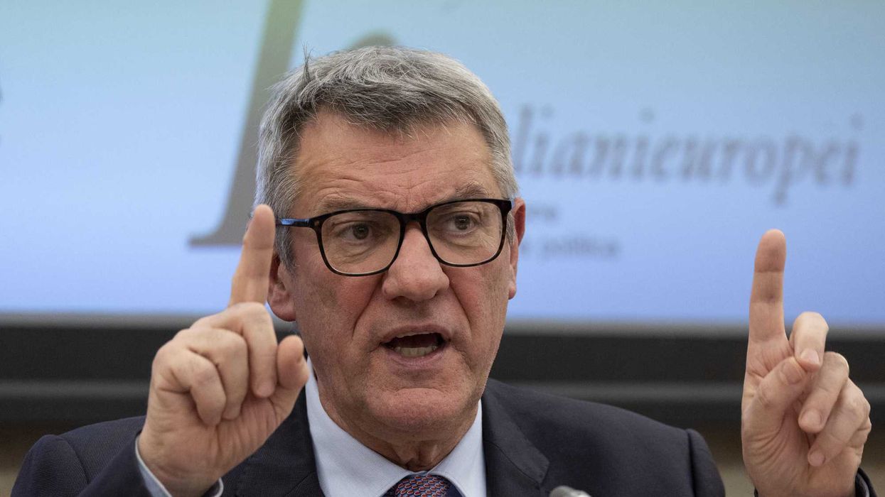 I «pacifisti» della Cgil picchiano i lavoratori