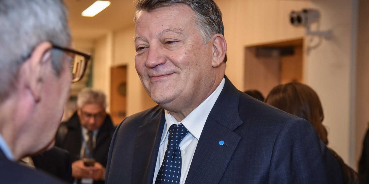 Calci e pugni da 20 della Fiom: in ospedale 2 sindacalisti Uil. Nessuna condanna di Landini Calci e pugni da 20 della Fiom: in ospedale 2 sindacalisti Uil. Nessuna condanna di Landini