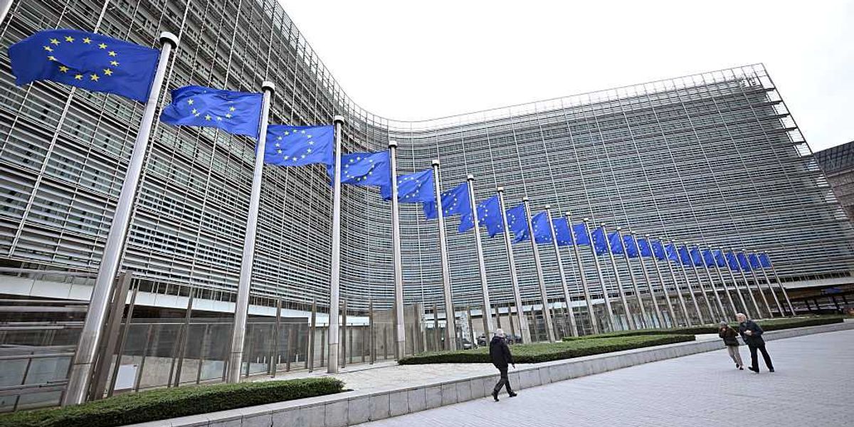 L’Ue finanzia i giornalisti per confezionare inchieste contro gli attivisti pro vita