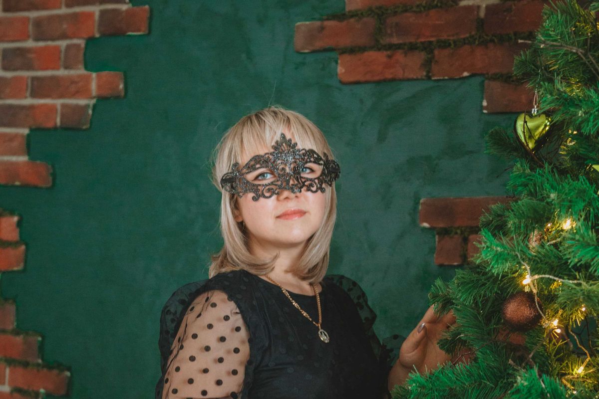 7 ways to have a blast at holiday parties even if you're an introvert who can't stand holiday parties